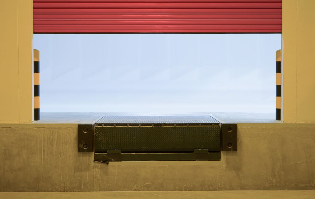 Cantilever Dock Leveler